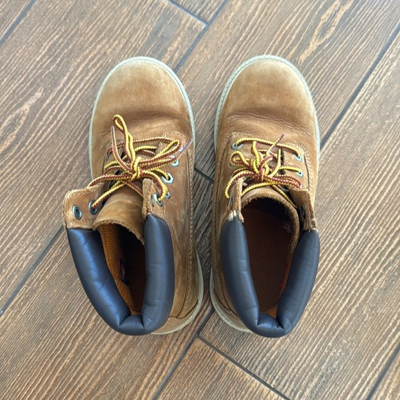 Youth size 1 Timberland Boots - Picture 3 of 7